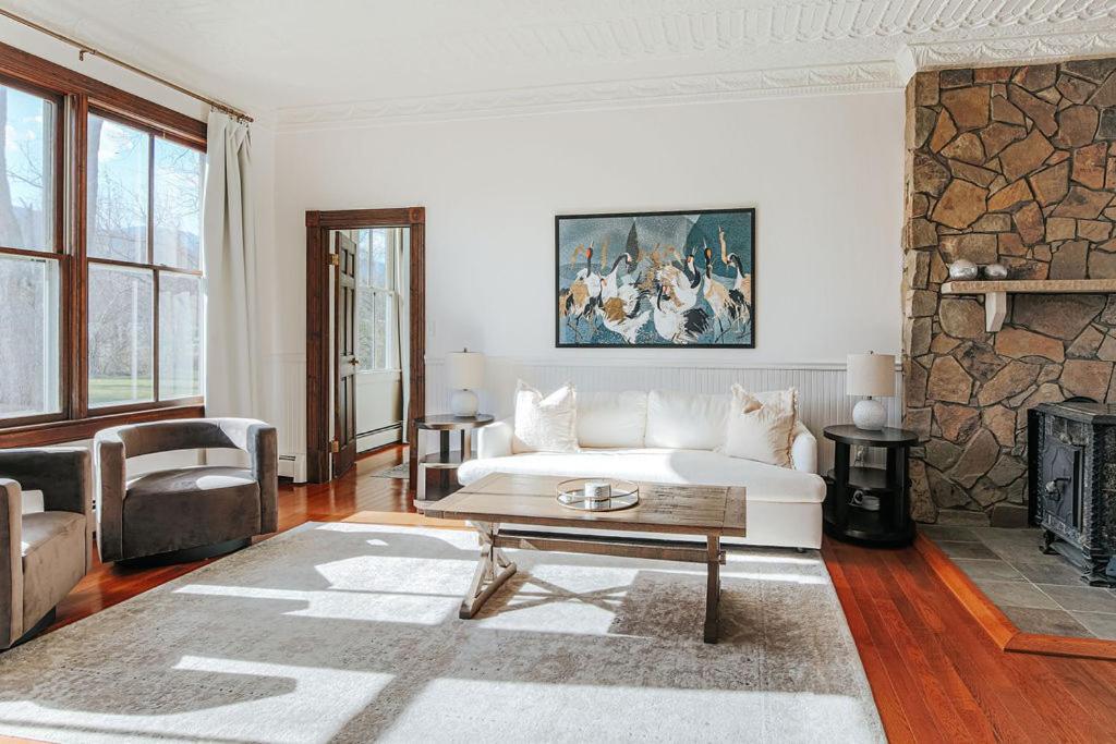 Afton Mountain Inn Room photo